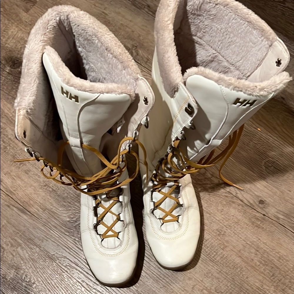 Helly Hansen Women's Cream Winter Boots